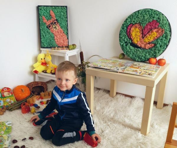 KIDS MOSS Motýľ - autorský obraz pre deti z prírodného lišajníku Ø 45 cm