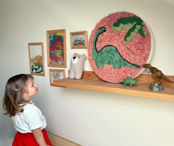 KIDS MOSS Dino - autorský obraz pre deti z prírodného lišajníku Ø 45 cm