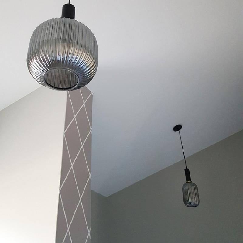 Moderná závesná lampa s dymovo skleneným tienidlom v štýle loft GATO DEKORIKO